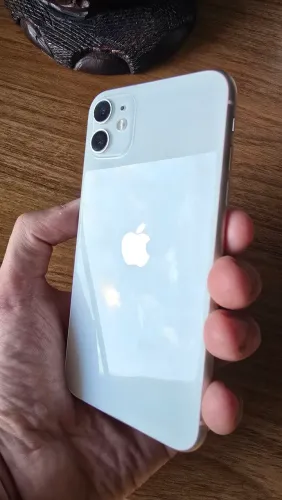 IPHONE 11 - Excelente estado - Tela 100% - Sem arranhões