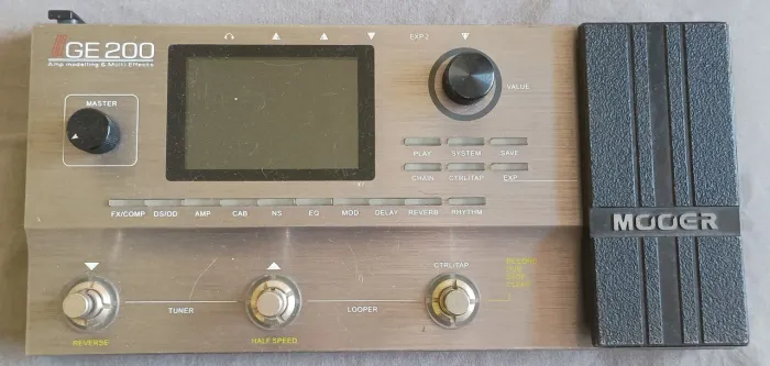 Pedaleira de guitarra Mooer GE 200