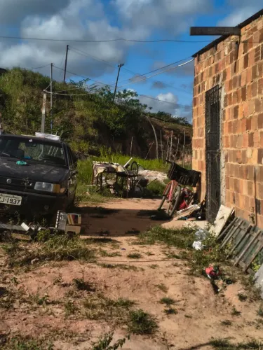 Vendo ou troco casa pequena no bairro santa maria