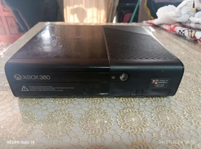 Xbox 360 Super Slim Bloqueado + Controle em boas condições+ Kinect em boas condições 