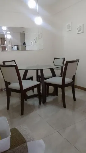 Mesa com tampão vidro 1m20 4 cadeiras