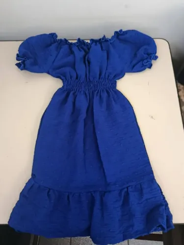 Vestido infantil estilo ciganinha com decote ombro e elástico na cintura Tam 8 azul