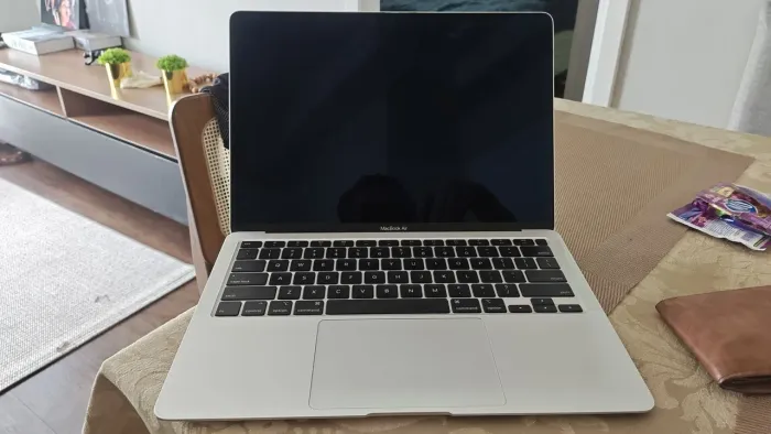 MacBook 2020 Air - Estado de Novo