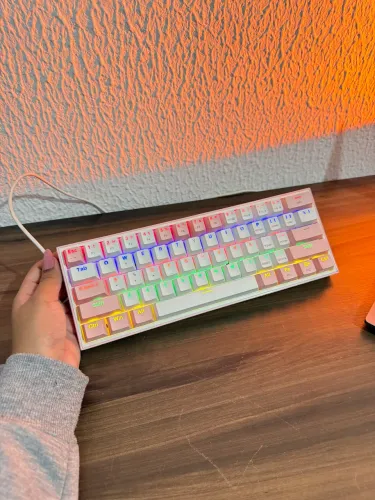 Teclado Redragon K617-R Rosa e Branco | Rainbow | Envio OLX Pay | Aceito Cartão