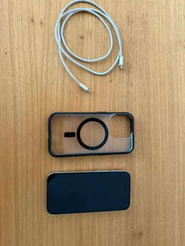 iPhone 15 PRO - 256GB - com carregador original + capa de proteção