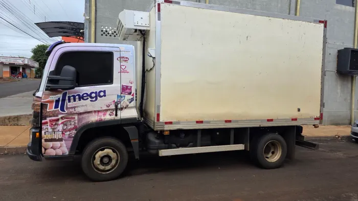 11.1180 refrigerado -12 com baú 4mts shassi encurtado