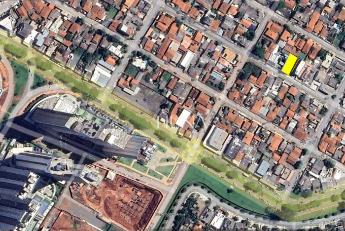 Lote a 300 mts do Shopping Lozandes