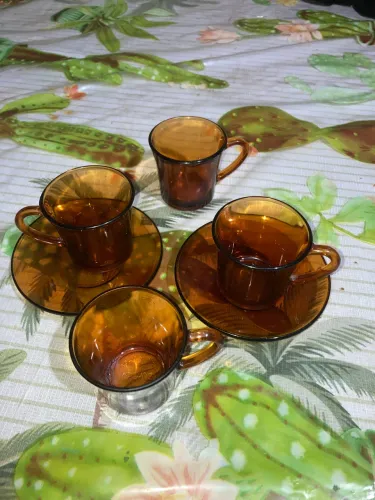 Lote Vintage Vidro Âmbar: 4 Xícaras com dois Pires