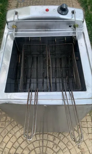 Fritadeira Elétrica Trifásica de Chão água e óleo