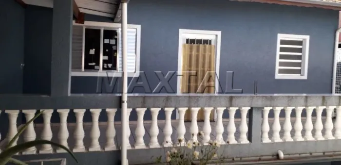 Sobrado à venda em Guarulhos de 175m², com 5 quartos, 1 suite e vaga de garagem.