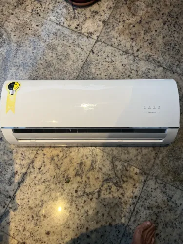 VENDE-SE EVAPORADORA MIDEA 12.000 BTUS