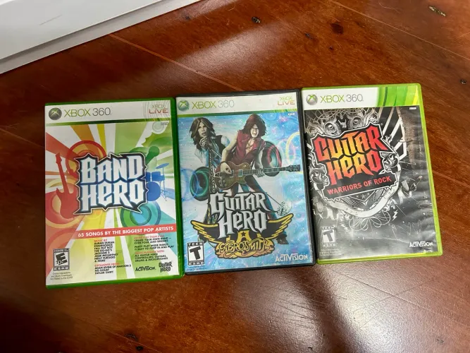 Xbox 360 + bateria + guitarra + jogos