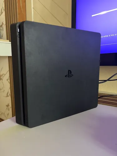 PlayStation 4 Slim + 2 Controles e 2 Jogos