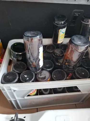 Vendo grade de cerveja 600ml com 28 garrafas 