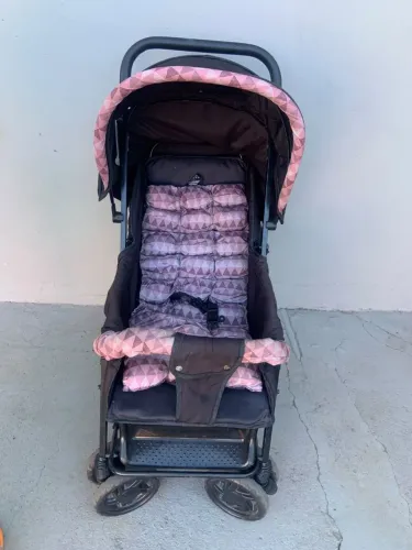 Carrinho de bebê simples