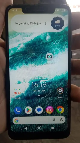 Vende-se celular moto one. 64GIGAS semi novo 