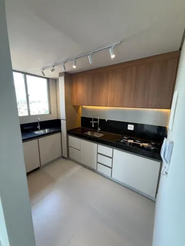ALUGO EXCELENTE APARTAMENTO 03 QTS, SUITE E VARANDA BAIRRO SANTA MÔNICA
