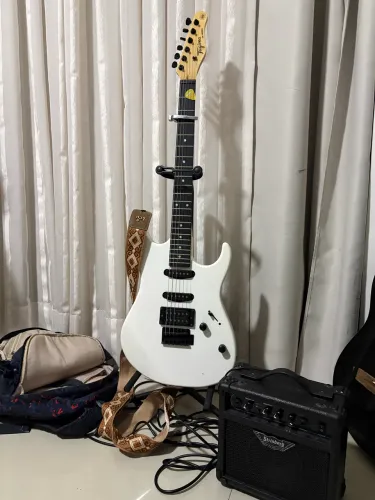 Guitarra Tagima TW Series TG-510 Usada com Amplificador