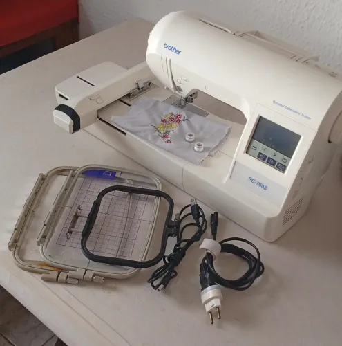 Bordadeira Brother PE 700II