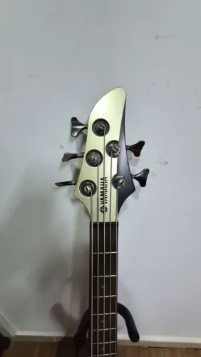 Baixo yamaha RBX375 
