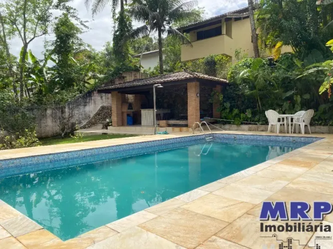 Casa a venda em Ubatuba, no bairro Tabatinga a 300 metros da praia, com 3 dormitórios e pi