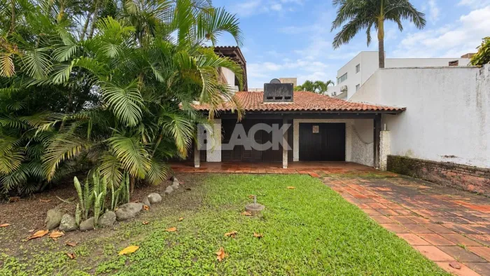 Casa na Praia com 6 dormitórios