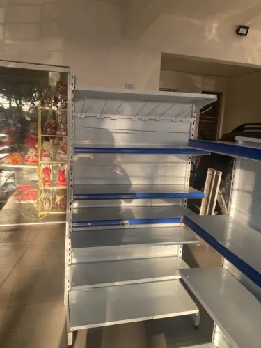 A gôndola Amapá 170 de altura por 90 cm de largura