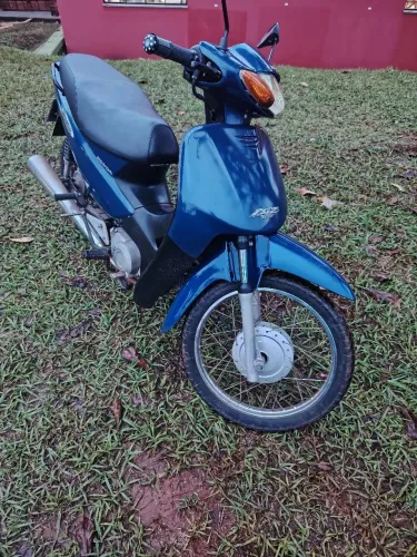 Honda Biz 100 e e' excelente estado. 