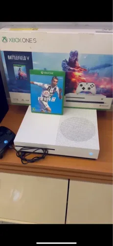 Xbox one S de 1t de memória, muito novo na caixa 