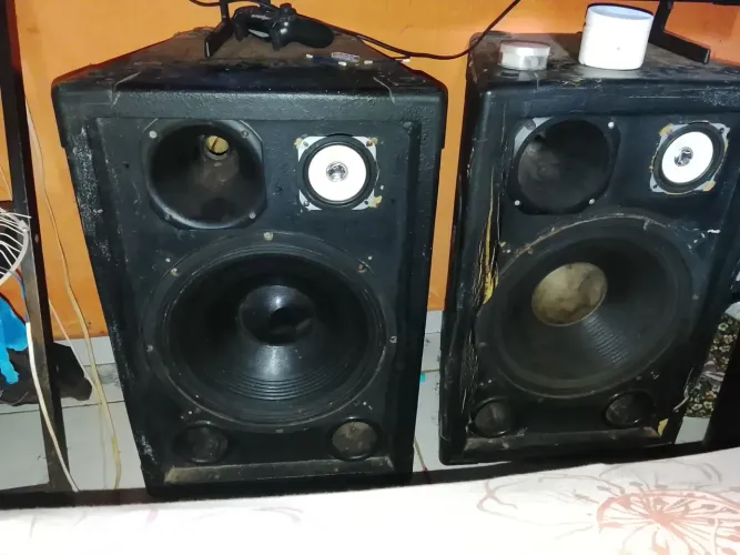 Vendo essas caixa de som as 2 pós 450