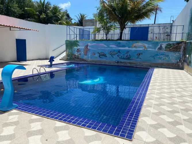 Piscina com terreno grande
