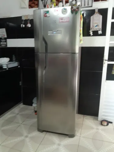VENDO GELADEIRA COM POUCO TEMPO DE USO