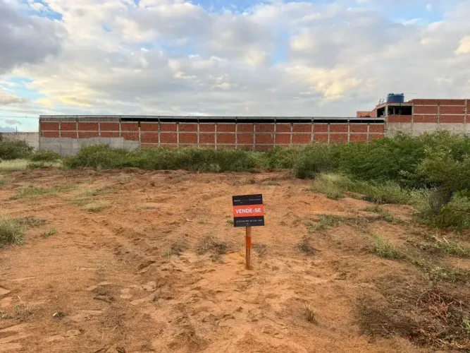 Terreno para venda com 200 metros quadrados em Vale das Esmeraldas - Petrolina - PE