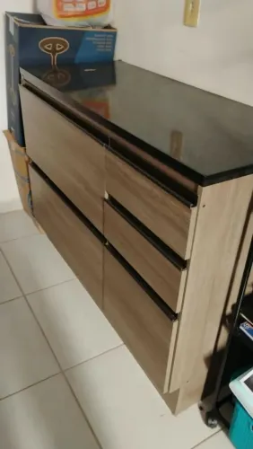 Gabinete de cozinha em ótimo estado.