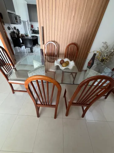 Cadeira De Mogno Maciço semi nova 