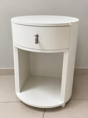Móvel / mesa de cabeceira