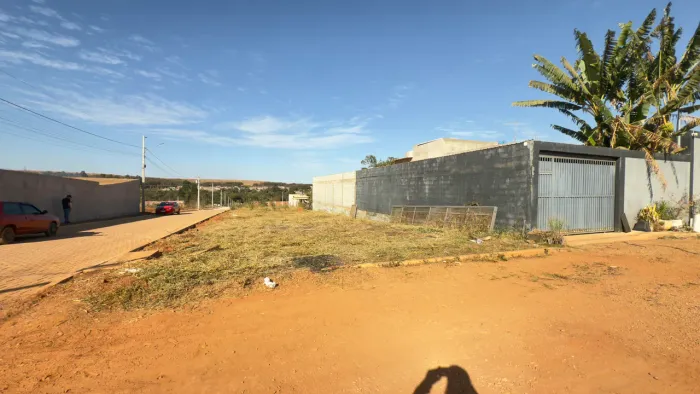 Vendo ou troco lote na 26 de setembro condomínio fechado