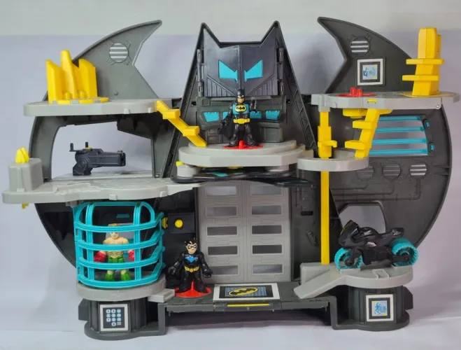 Batcaverna + Batman + Robin + Vilão + Moto + projéteis-<br>(DC Super Friends / Mattel),  