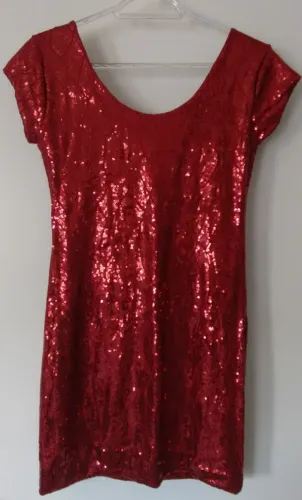 Lindo Vestido vermelho em paetes