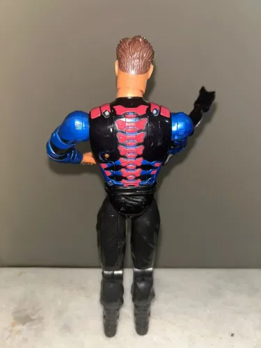 Boneco Max Steel Escudo Elétrico Armadura Azul e Vermelha