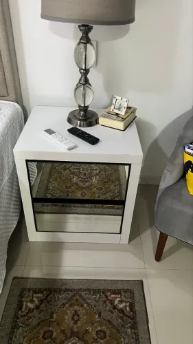    Criado mudo espelhado com 2 gavetas , medindo 0,53x0,45