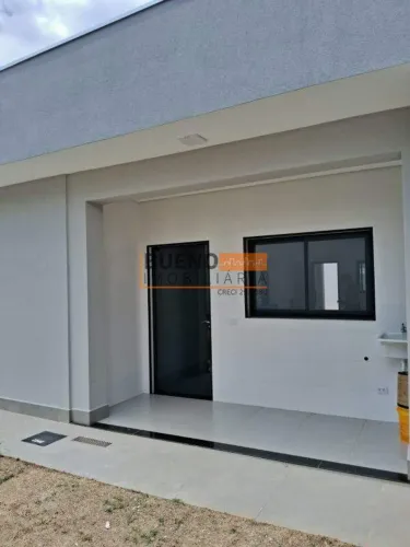Casa com 3 quartos sendo 1 suíte à venda, 250 m² de terreno por R$ 700.000,- Rochelle II -