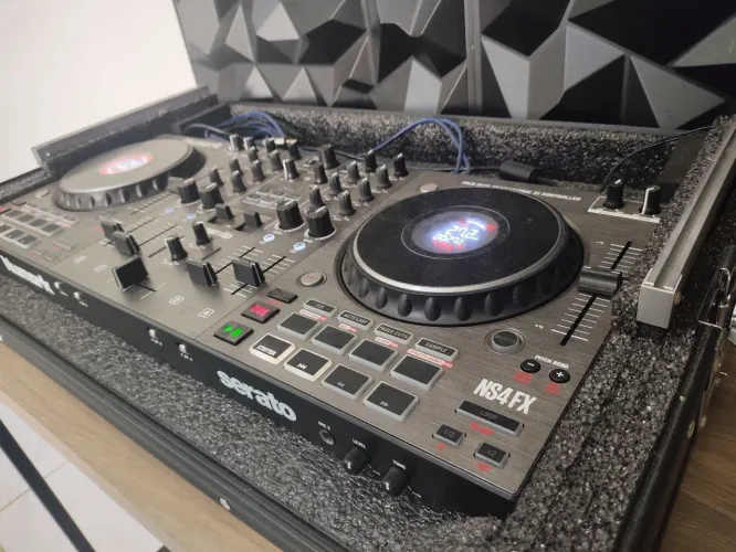 Numark ns4fx + CASE ( ddj pioneer)