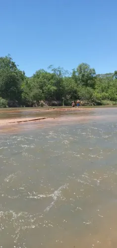 Rancho à beira do rio Aquidauana (Rancho Pequi)