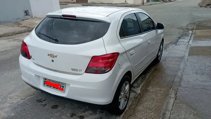 Chevrolet Onix Hatch LT 1.4 8V Flex Power Mec. 4P 2015