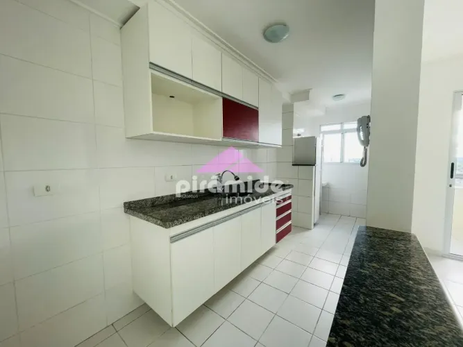 Apartamento com 3 dormitórios para alugar, 67 m² por R$ 2.600/mês - Villa Branca - Jacareí