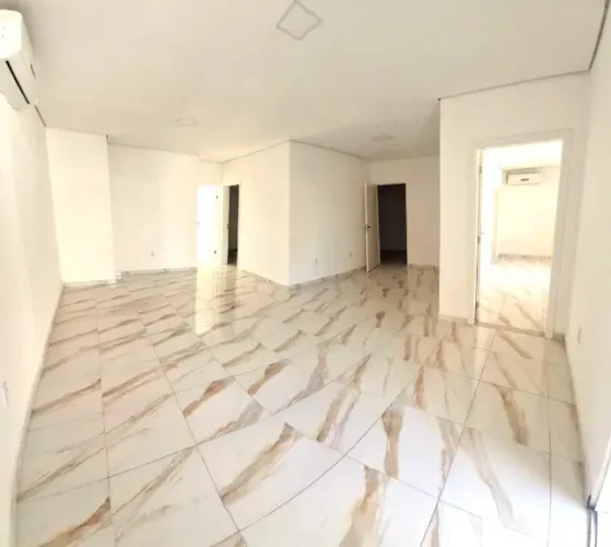 Vieiralves, Imóvel Comercial, 1 Sala ampla + 6 Salas padrão, Climatizada, Estacionamento.