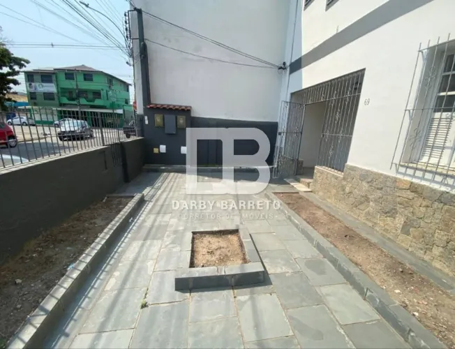 Aluga-se casa ampla rua esquina com Av. Princesa Isabel