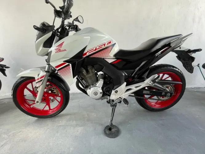 Venda ou troca por moto de maior ou menor valor.