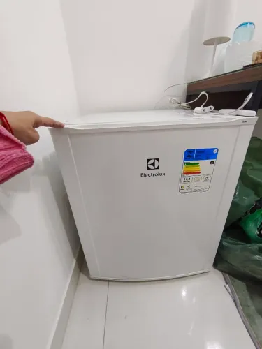 Frigobar Electrolux RE80